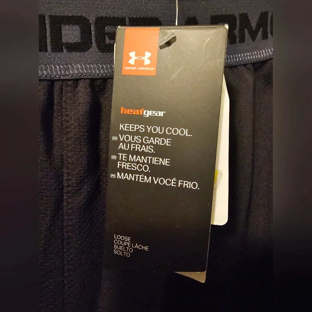 Under Armour Heat Gear Loose Shorts Black Boys Size M NWT